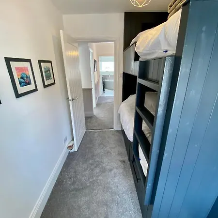 Aboos - Luxury Renovated With Parking * Whitby