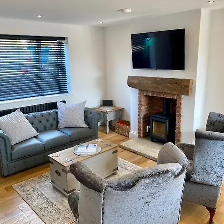 Aboos - Luxury Renovated With Parking * Whitby
