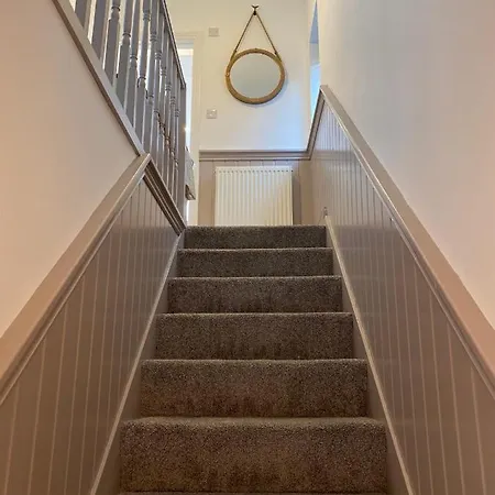 Aboos - Luxury Renovated With Parking Holiday home *