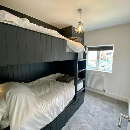 Aboos - Luxury Renovated With Parking * Whitby