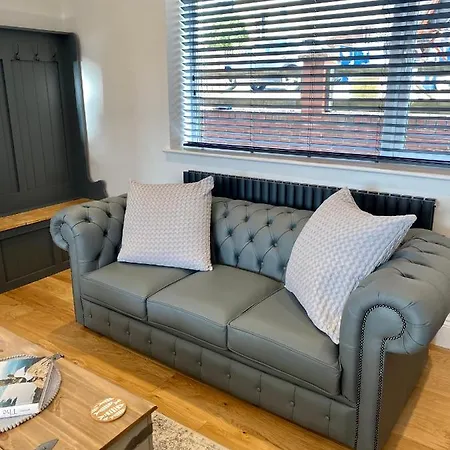 Aboos - Luxury Renovated With Parking Holiday home